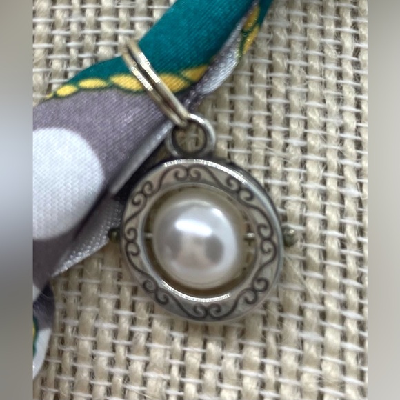 Green/Gray/White Mod Pattern Satin Scarf Necklace w/ Silver Charms Preppy - Picture 8 of 9